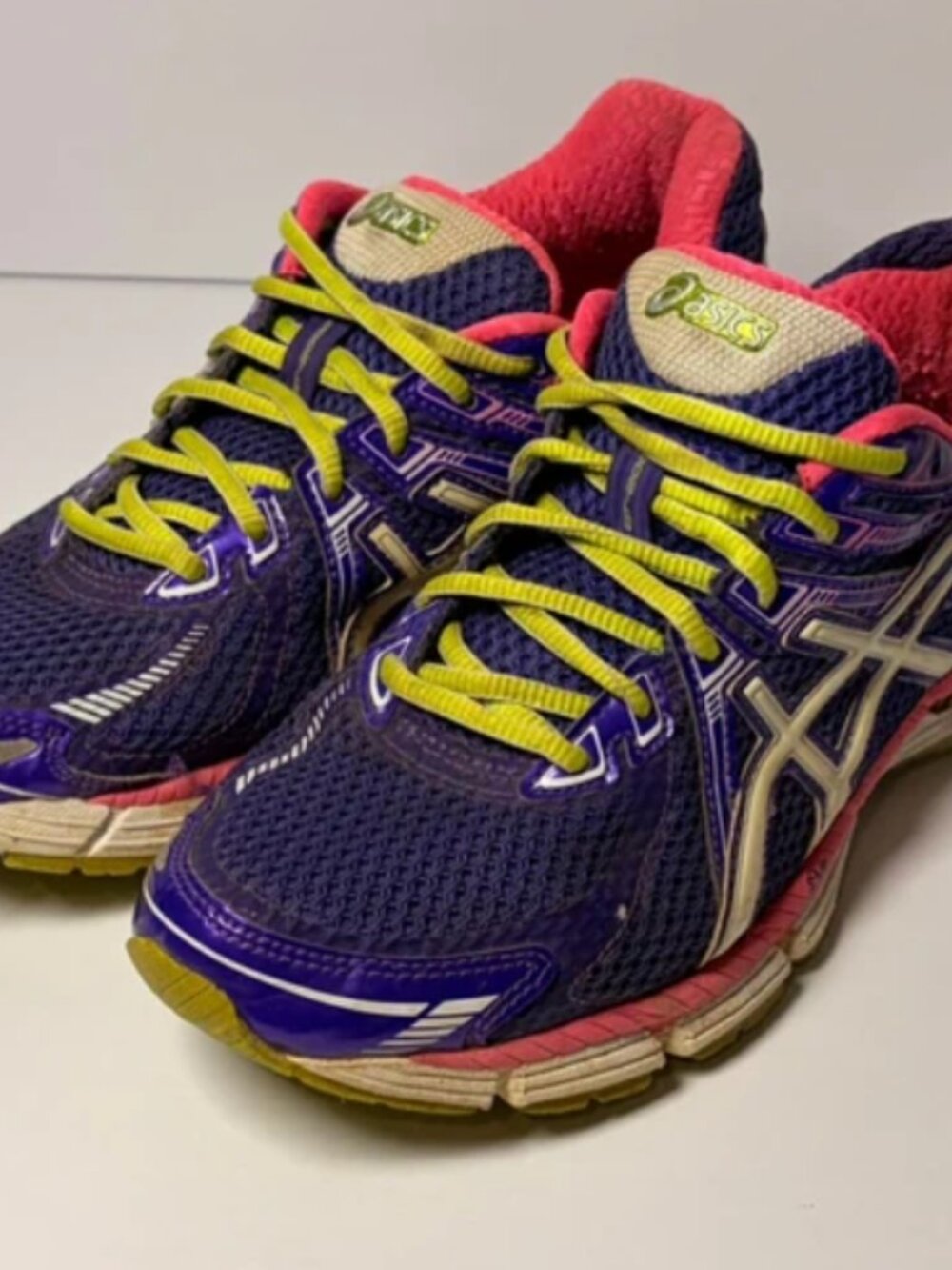 Asics Women’s Size 8 GT-2000 Running shoes.